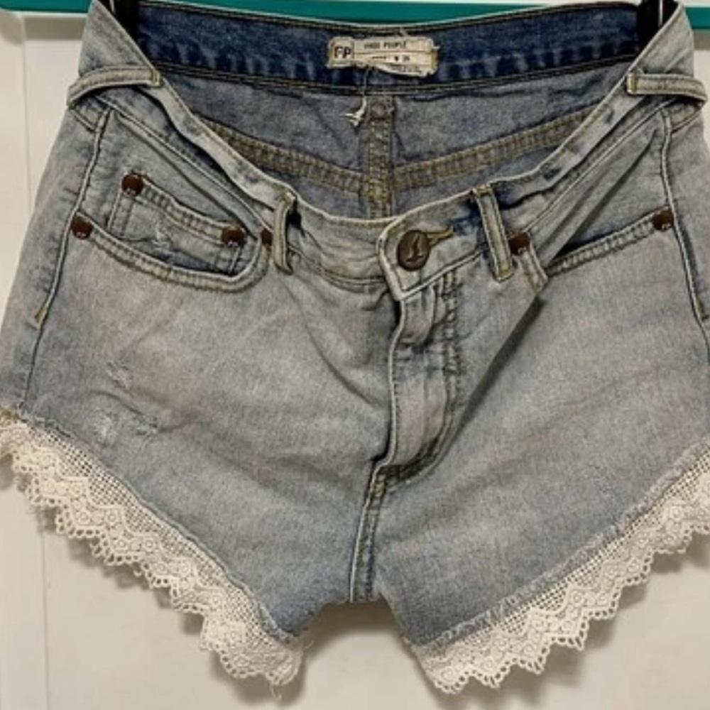 Free‎ People Denim Shorts Lace Trim Boho Festival Cottagecore High Rise W 26 - Picture 3 of 12